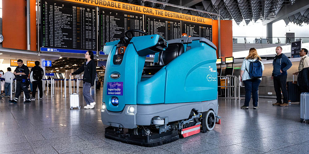 Tennant T16AMR Robotic Floor Scrubber in Frankfurt Airport Tennant T16AMR Robotic Floor Scrubber in Frankfurt Airport